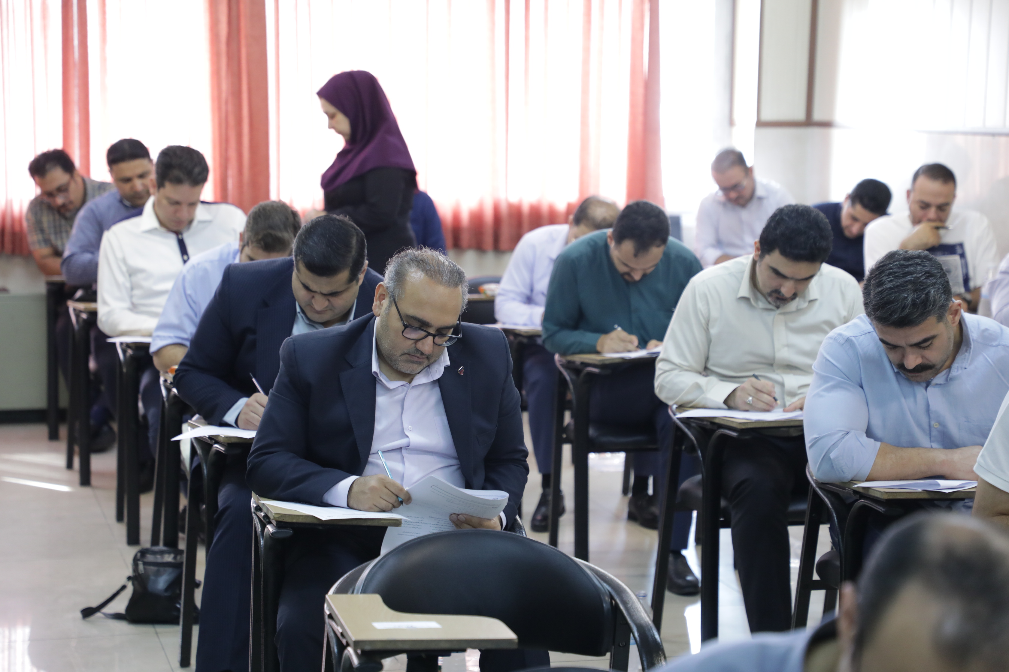 برگزاری آزمون ارتقاء و انتصاب به مشاغل رؤسا و معاونين شعب بانک رفاه کارگران